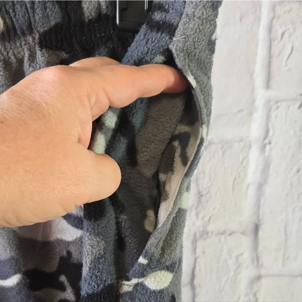 Hanes Men’s Fleece Sleep Pants Gray Camo Pajama Bottoms Large Lounge Pocket PJs